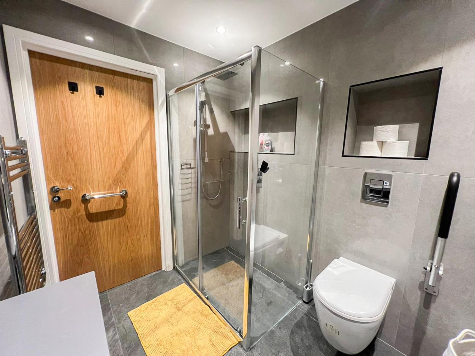 Sleek Flat Near Highbury & Islington Station
